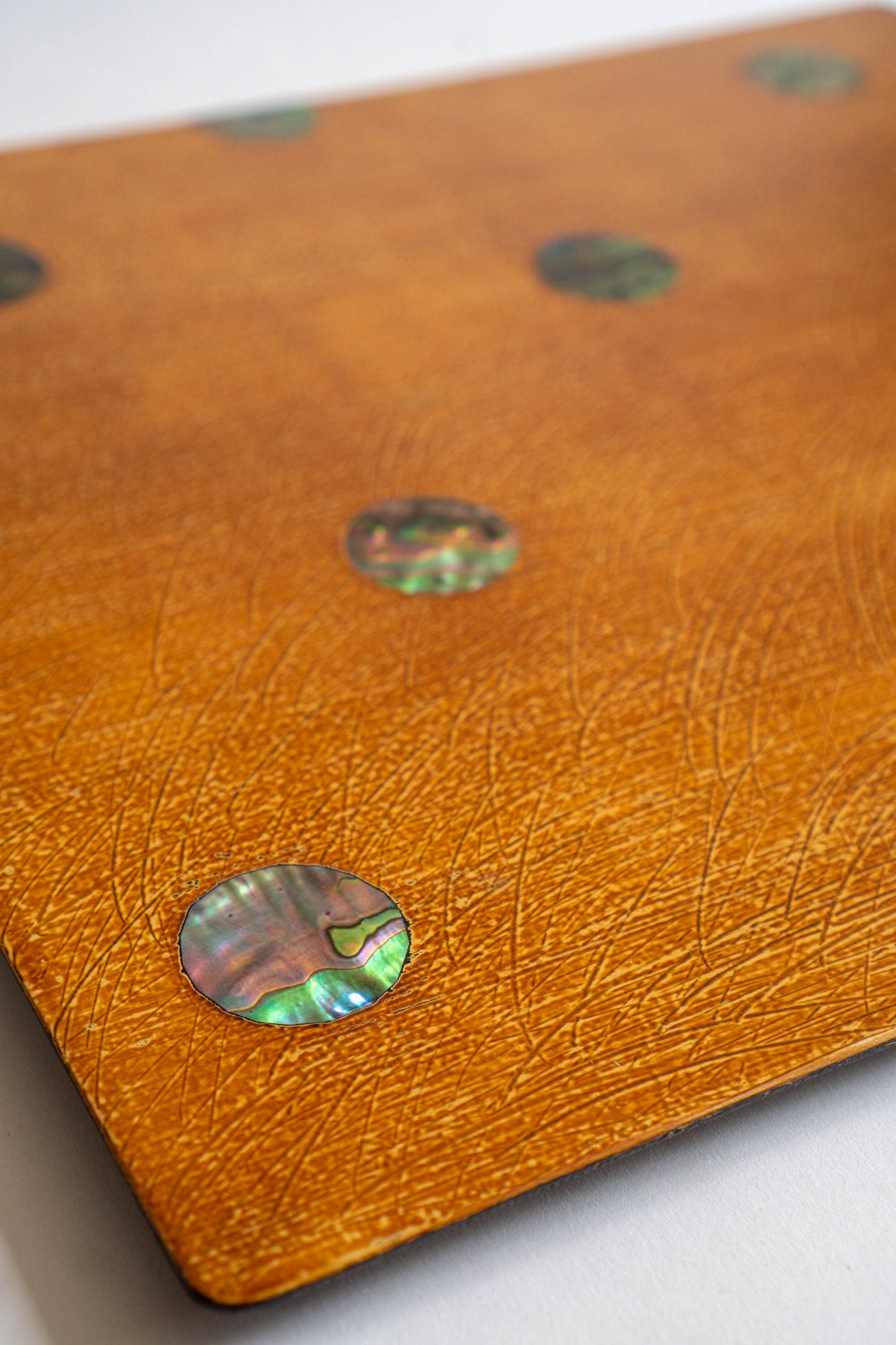 [PRE-ORDER] Mother of Pearl Droplet on the Lacquered Placemat