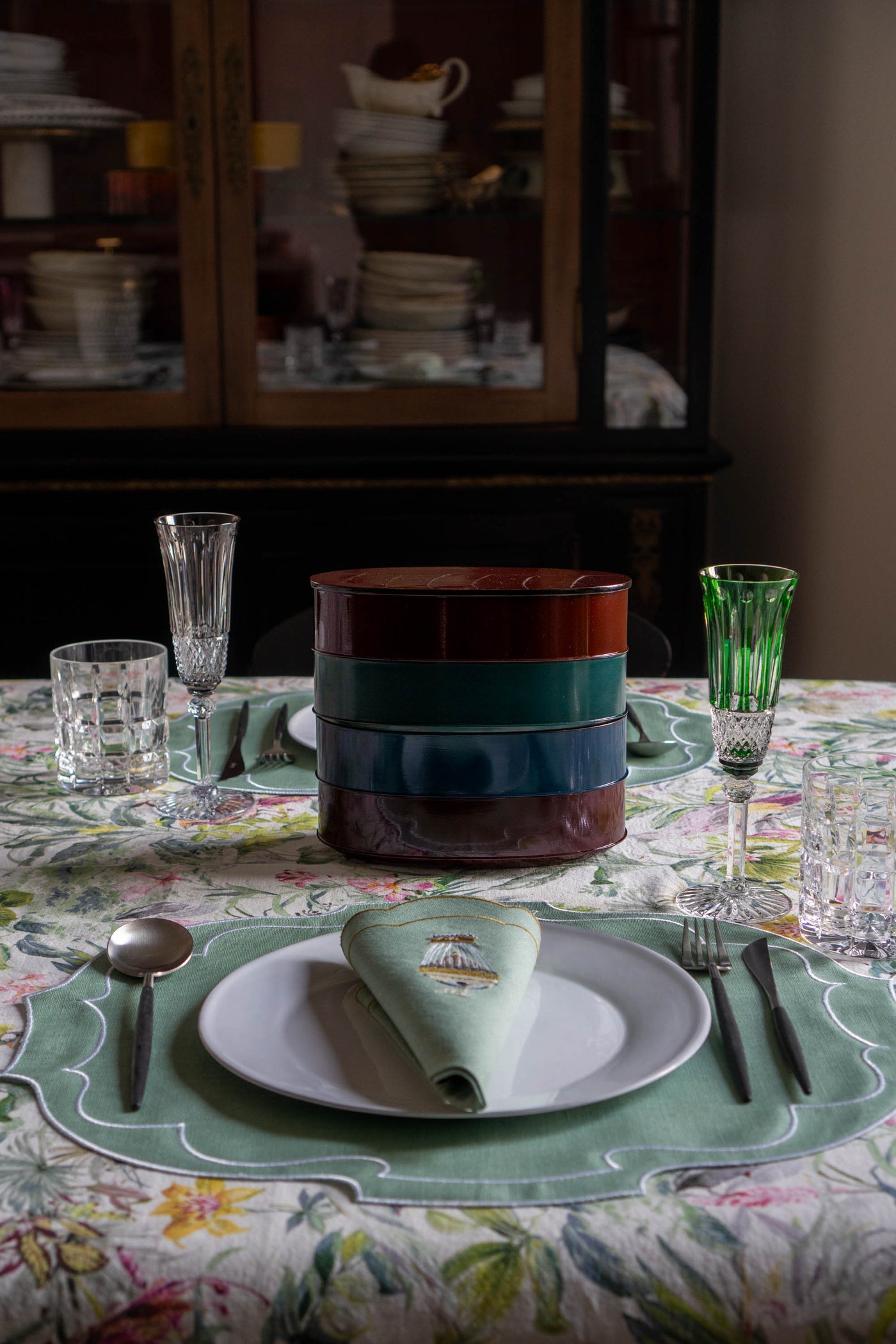 Stackable Lunch Box (Hap) & Versatile Tea Pot Tray